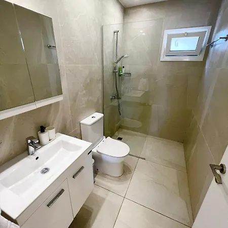 Azul Nissi 1 Apartment